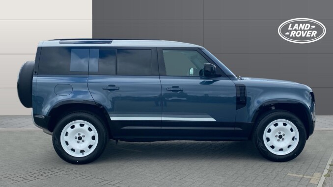 Land Rover Defender 3.0 D350 X-Dynamic HSE 110 5dr Auto Diesel Estate - Image 5